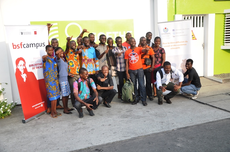Photo de famille #Wikiciv à l'Institut-Goethe d'Abidjan.