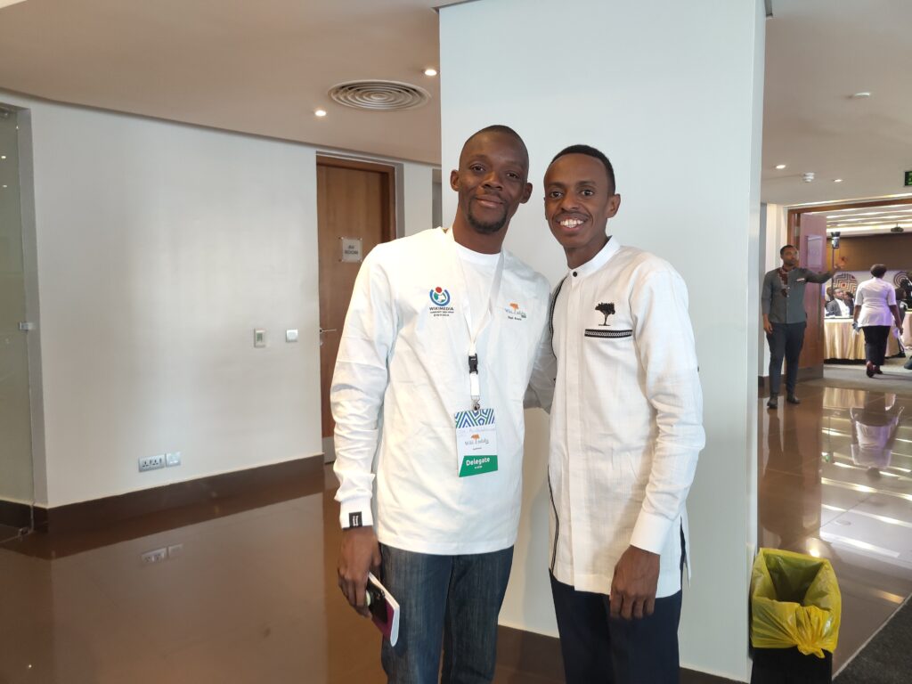 Da gauche à droite, Aristide Kouamé et le président du User Group du Rwanda 